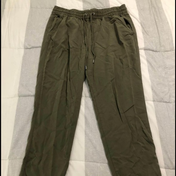 H&M Tencel Soft Cargo Pant | Size 8 - Picture 3 of 4